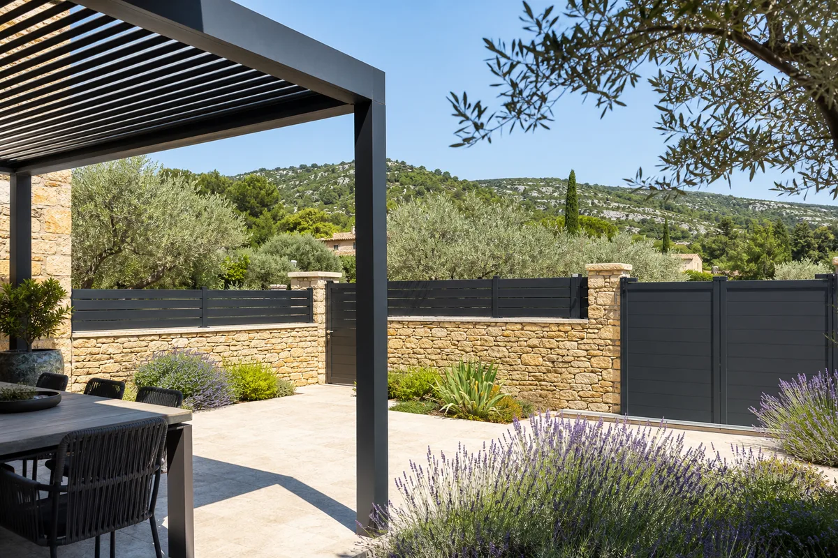 Pose de clôture dans le Vaucluse : matériaux, hauteurs et prix constatés